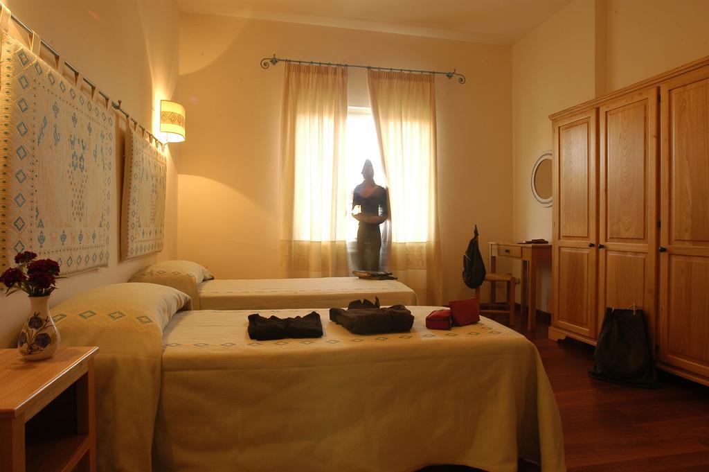 Omu Axiu Hotell Orroli Exteriör bild